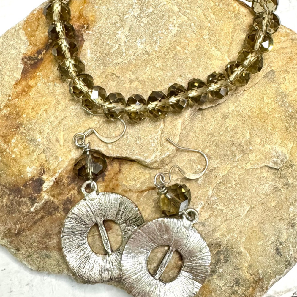 Gray Faceted Glass Bead Stretch Bracelet & Silver Tone Dangle Earrings Rondelle